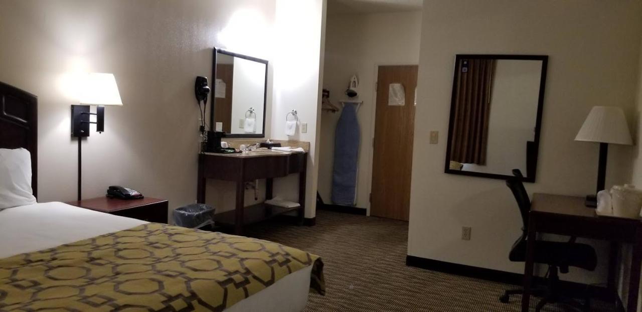 Hotel Baymont By Wyndham Harlan Esterno foto
